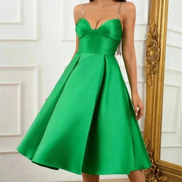 Green Elegant Women's V-Neck Pleated Tulle Dress With High Waist - Picture 7 of 7